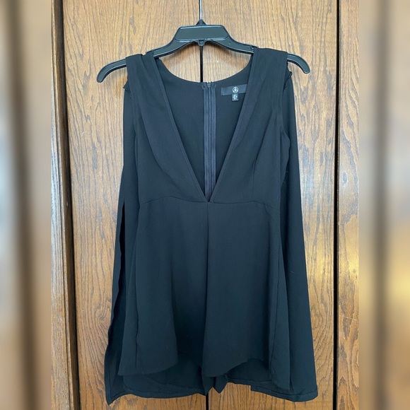 Missguided Capesleeve Romper - Picture 3 of 4